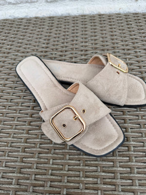 SANDALER MED DEKORATIVT SPÄNNE