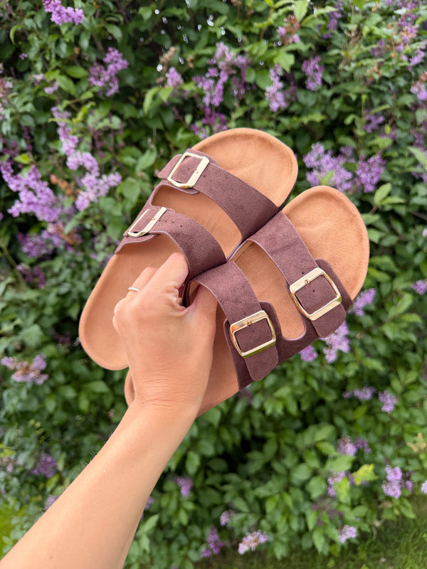 KLASSISKA SANDALER MED DUBBLA SPÄNNEN