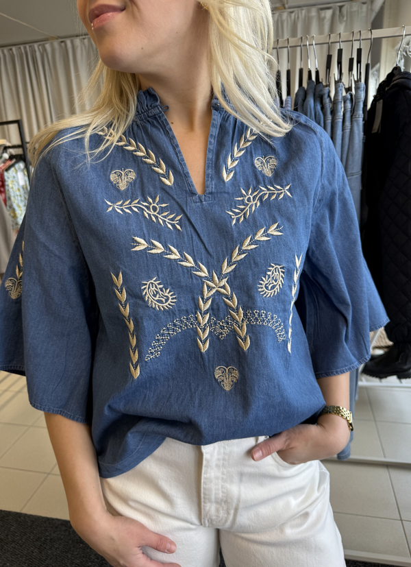 DENIMBLUS MED KORT ÄRM