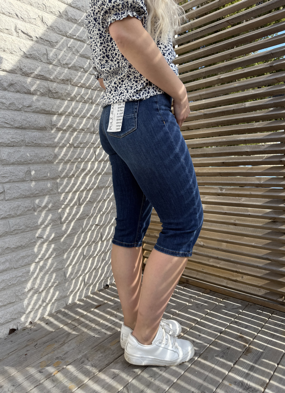 CAPRIJEANS MED HÖG MIDJA