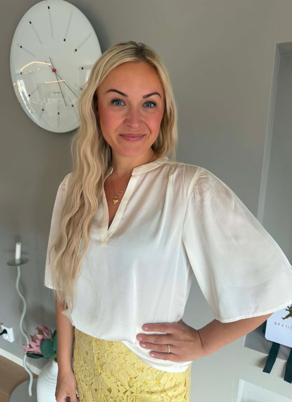 BLUS I LÄTT KVALITET