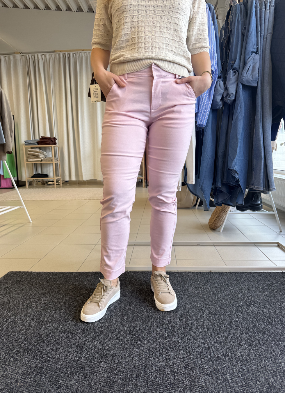 ROSA BYXOR MED RAK PASSFORM