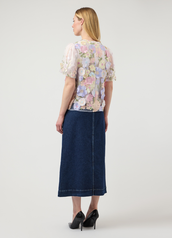 BLUS MED 3D-BLOMDETALJER