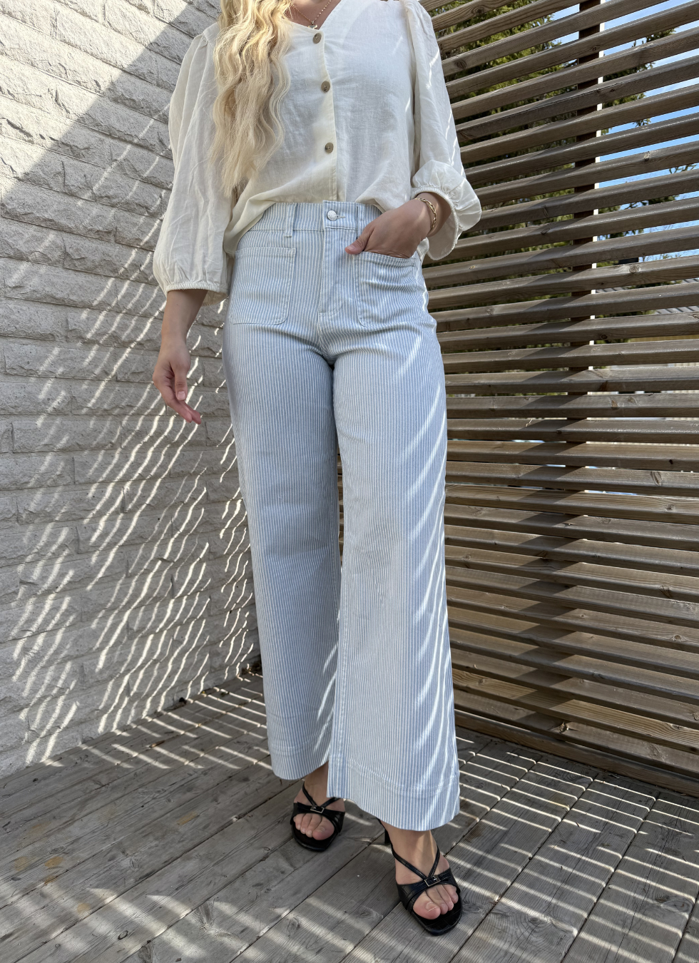 JEANS MED RANDIG DENIM