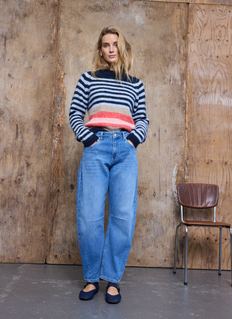 HIGH WAIST BARREL LEG JEANS