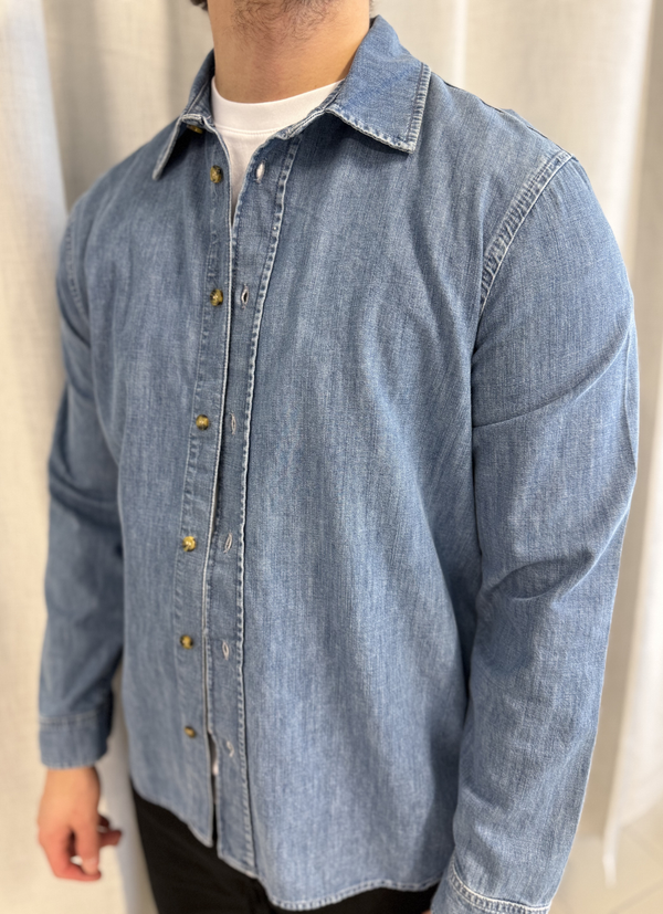 DENIMSKJORTA MED KLASSISK PASSFORM