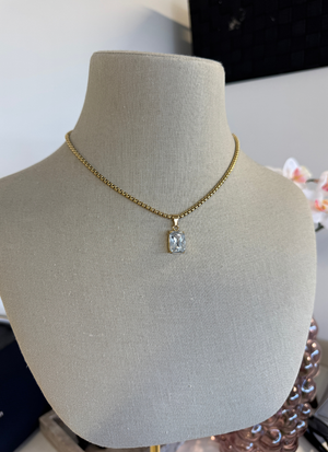 HALSBAND I GULD MED STEN