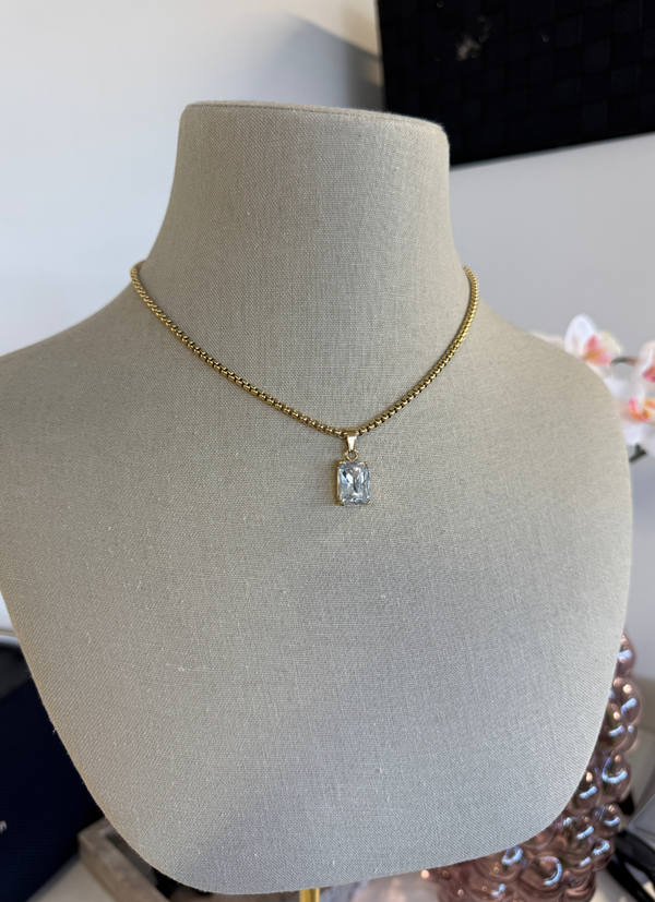 HALSBAND I GULD MED STEN