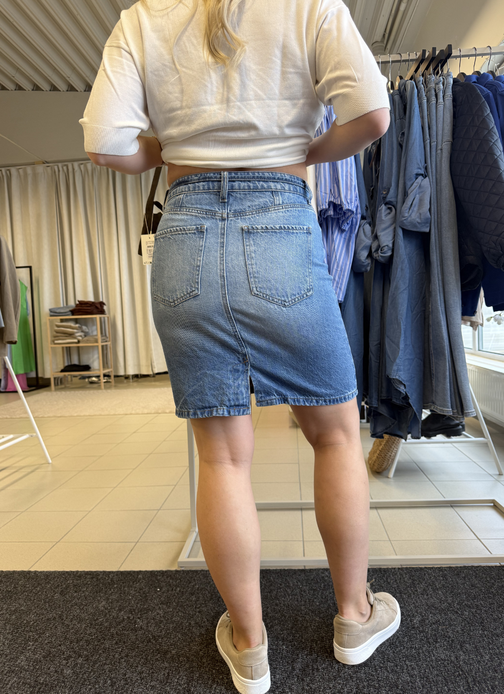 DENIMKJOL MED HÖG MIDJA