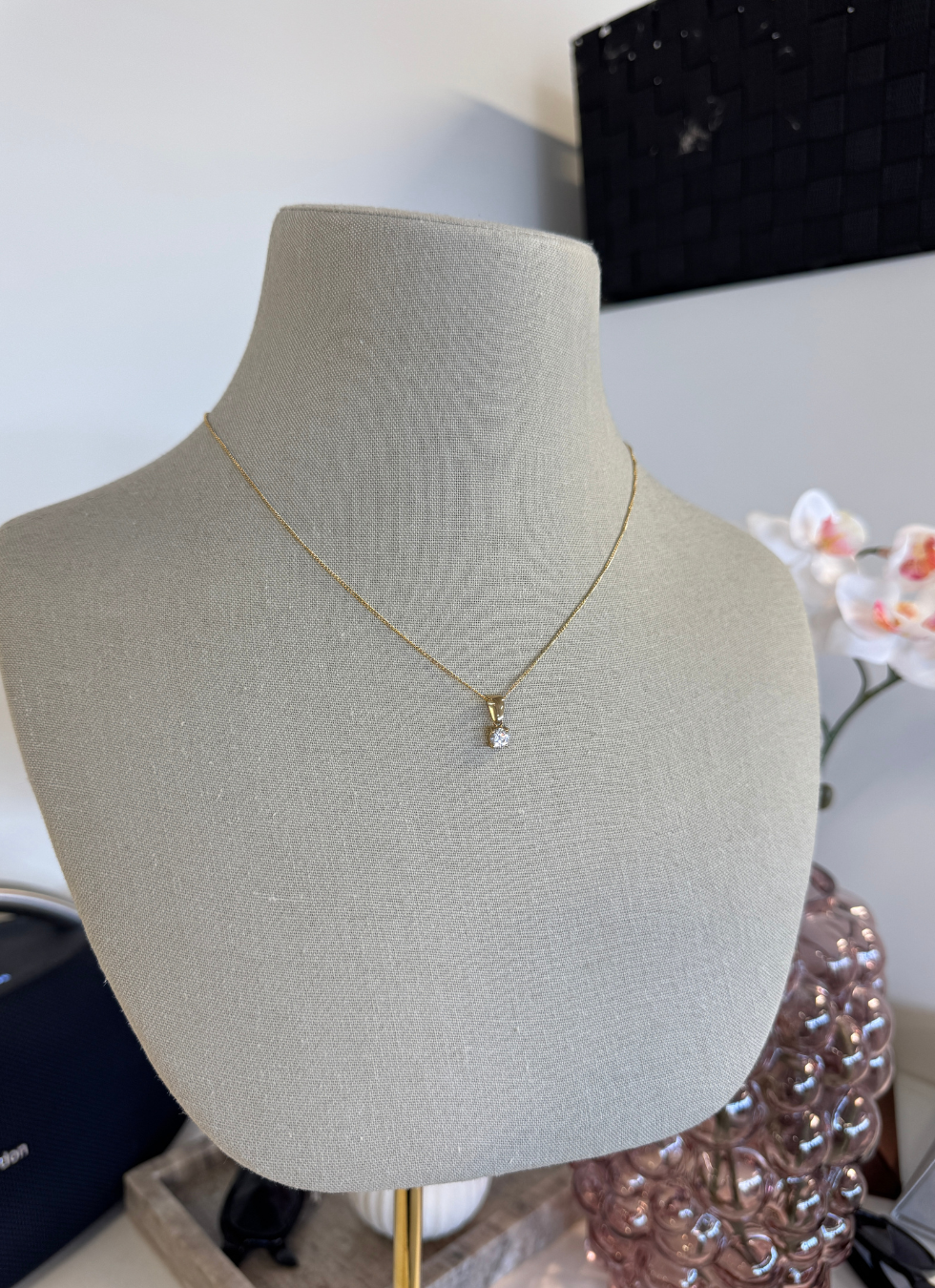 HALSBAND MED LITEN STEN