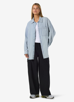 OVERSIZE DENIMSKJORTA I BOMULL