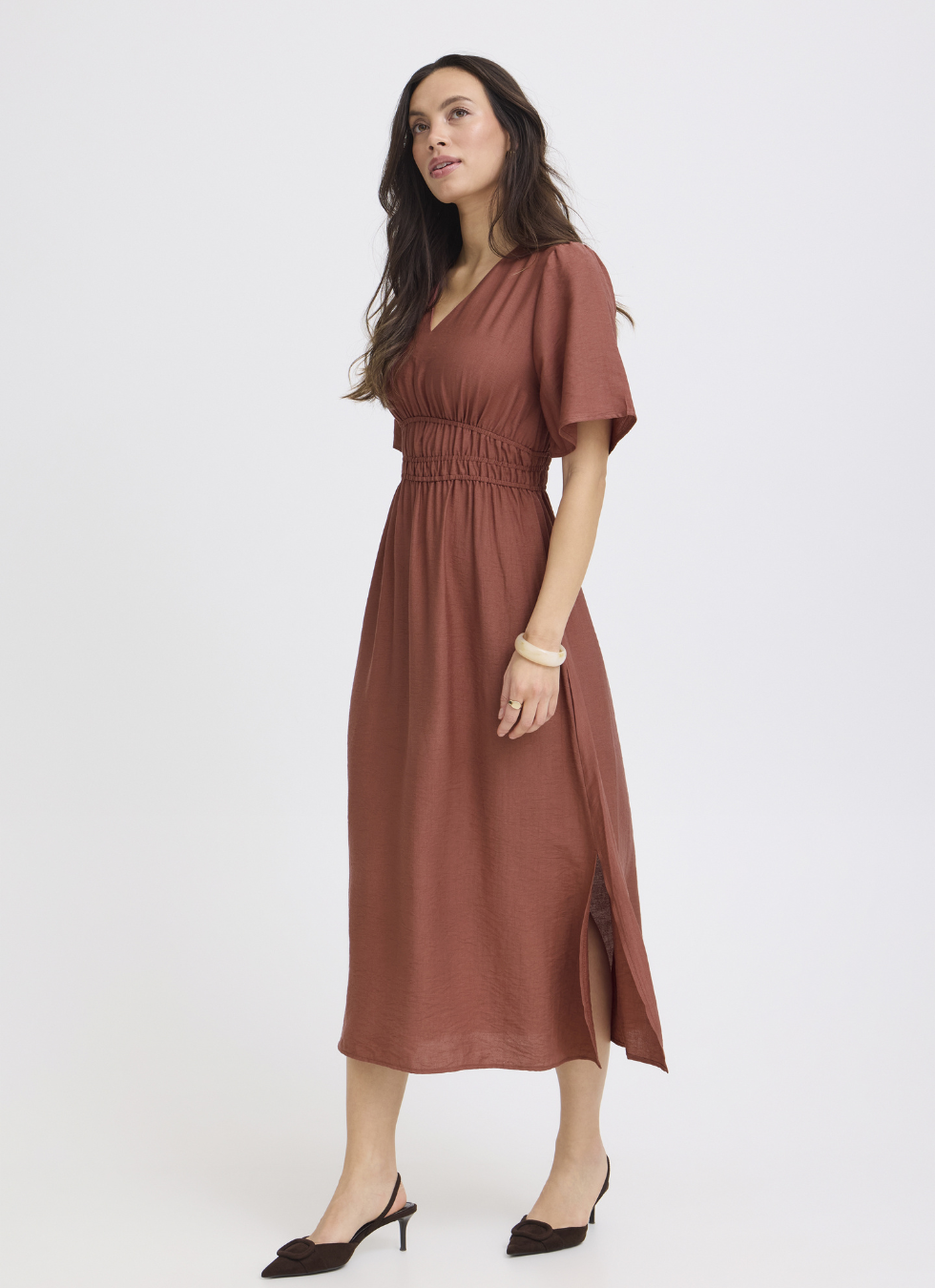 LÅNG KLÄNNING MED ELEGANT FALL