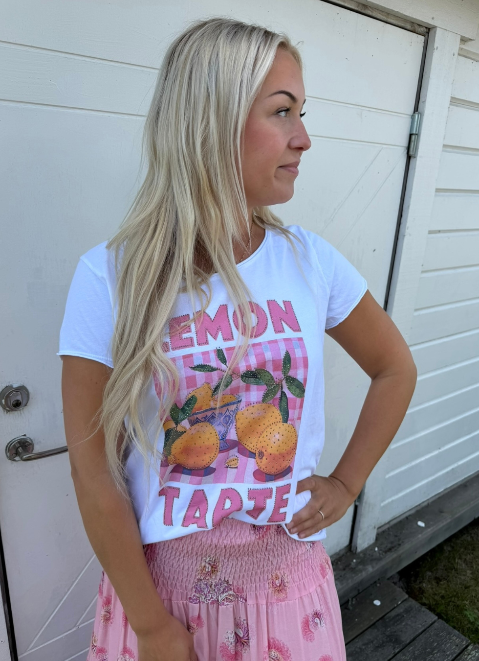 T-SHIRT MED DEKORATIVT TRYCK