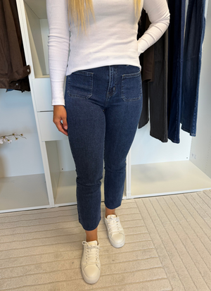 COSY JEANS FLARED MED DETALJFICKA