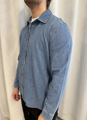 DENIMSKJORTA MED KLASSISK PASSFORM