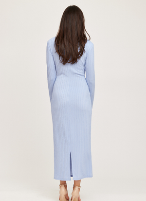 LÅNGÄRMAD MAXIKLÄNNING MED TWISTAD FRONT