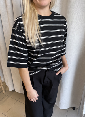 RANDIG SWEATSHIRT MED AVSLAPPNAD PASSFORM