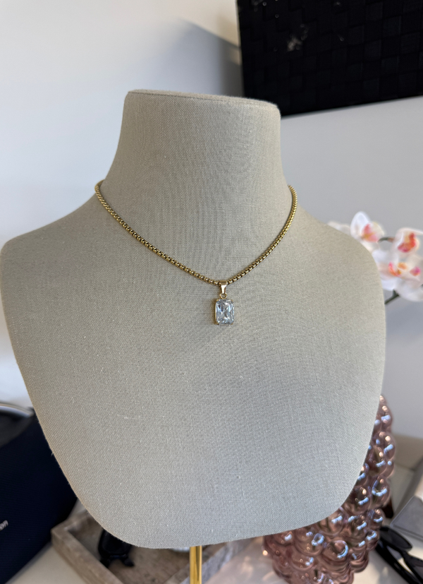 HALSBAND I GULD MED STEN