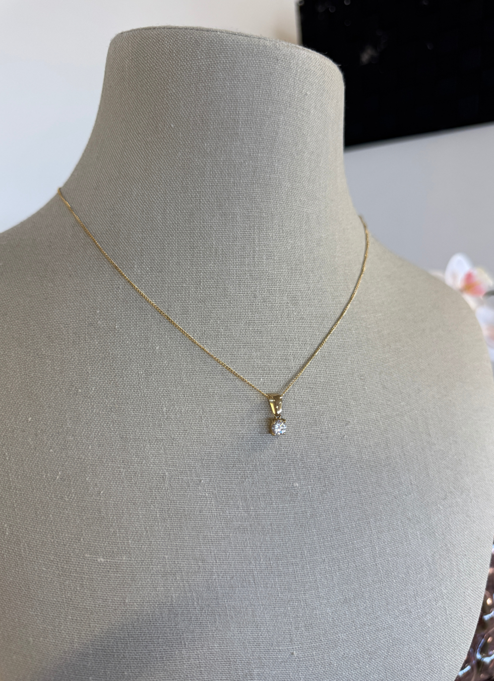 HALSBAND MED LITEN STEN