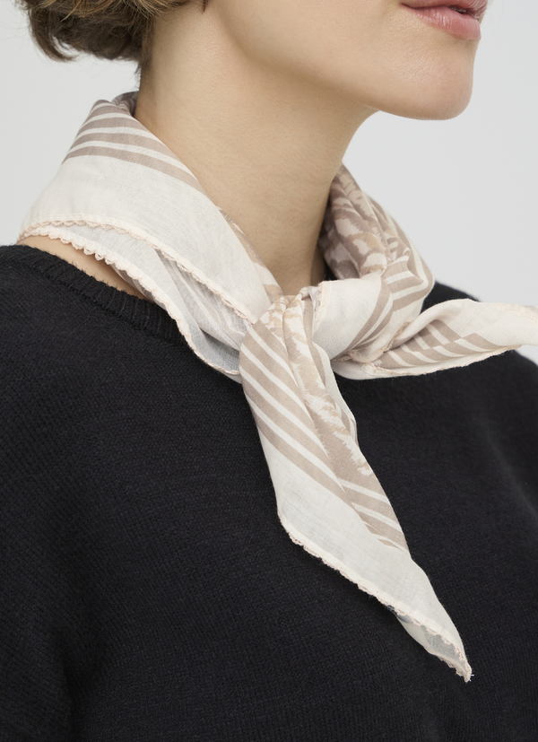 MÖNSTRAD SCARF I LÄTT KVALITET