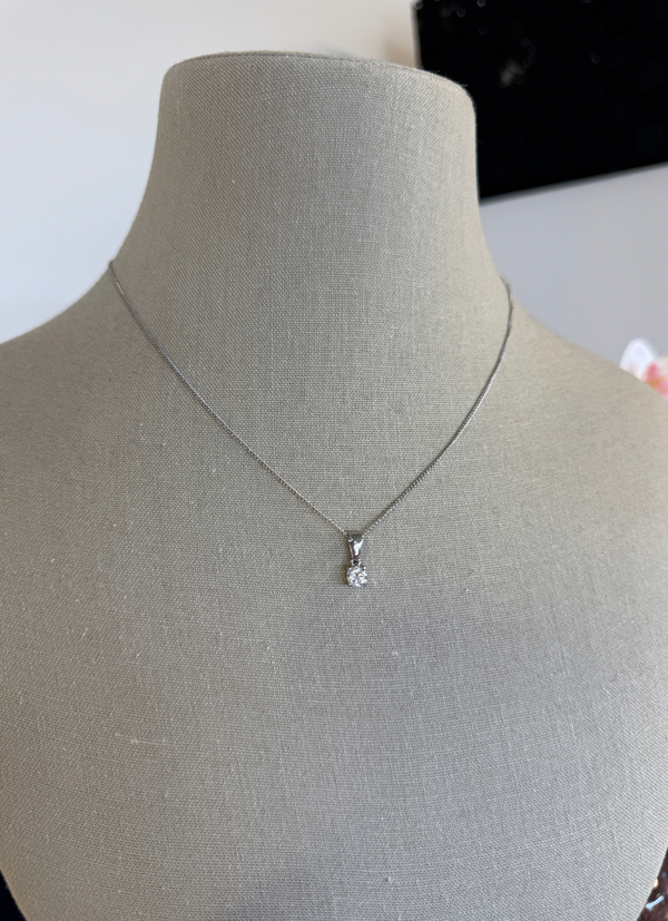 HALSBAND MED LITEN STEN