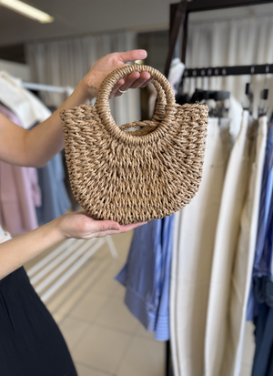 STRÅVÄSKA I NATURLIG DESIGN