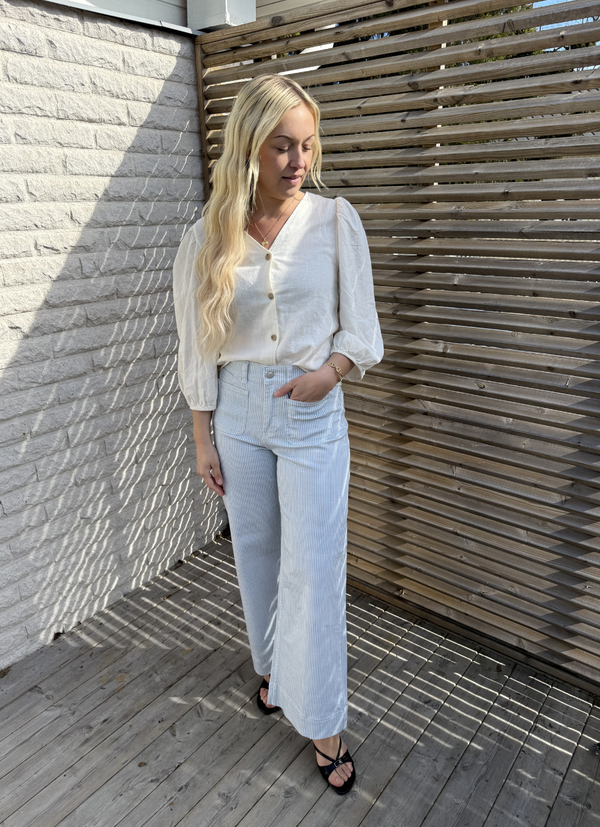 JEANS MED RANDIG DENIM