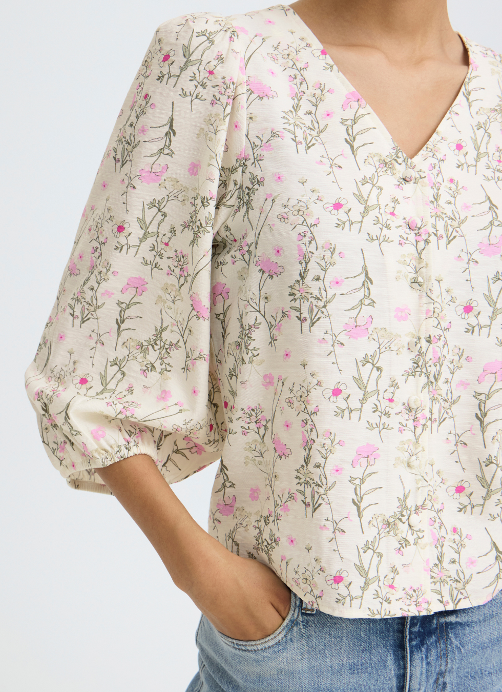 BLOMMIG BLUS I LINNEBLANDNING
