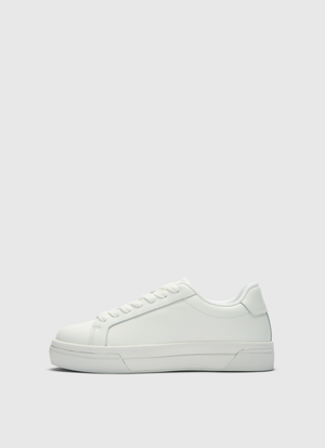 Klassiska sneakers med snörning