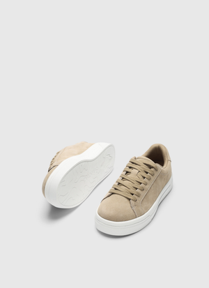 Klassiska sneakers med snörning