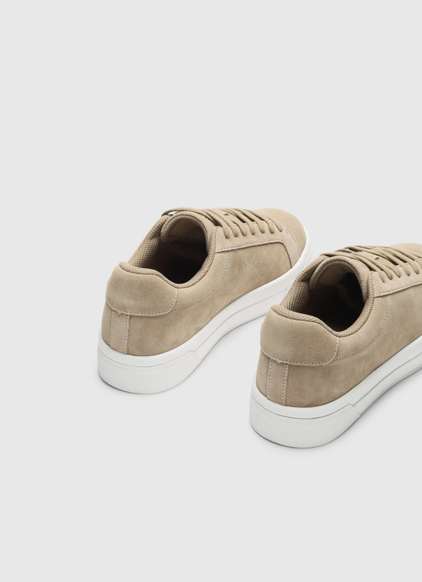 Klassiska sneakers med snörning