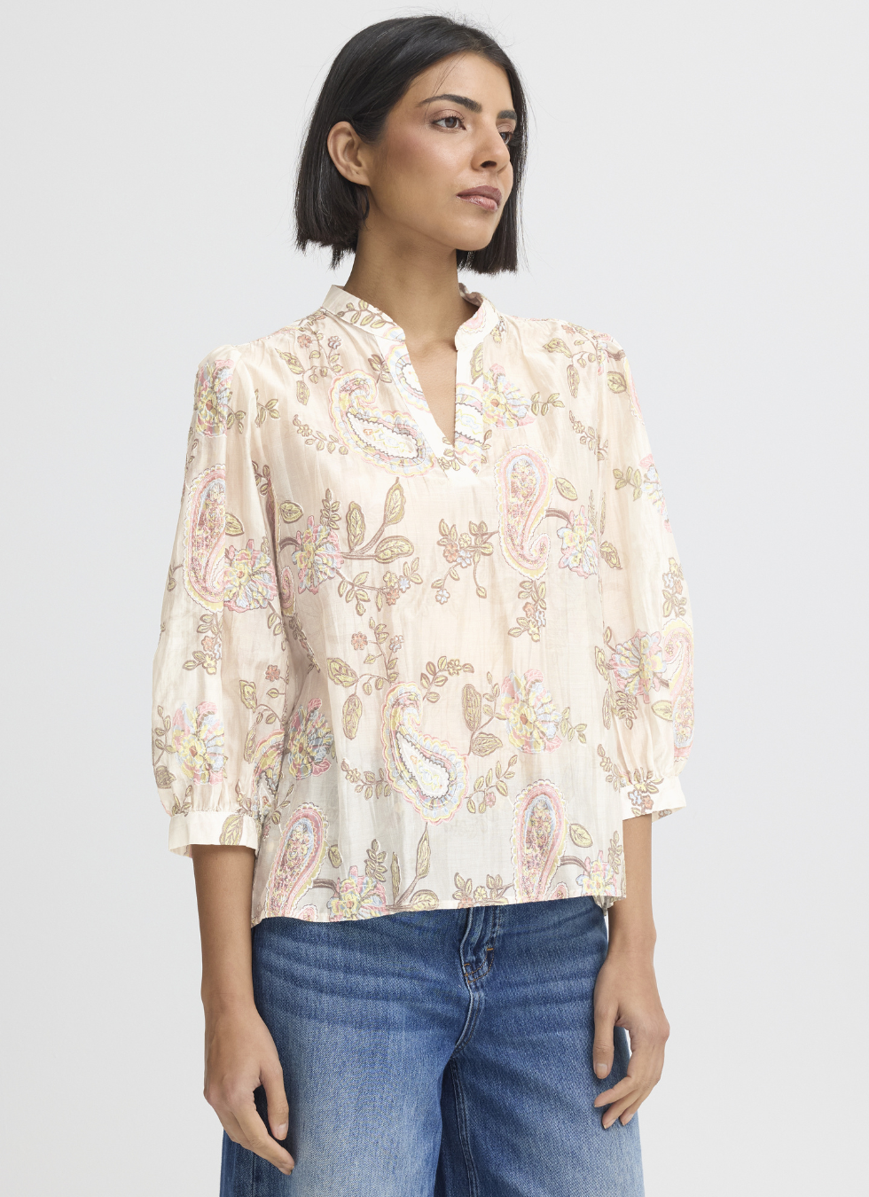 ELEGANT BLOUS MED LUFTIG KVALITET