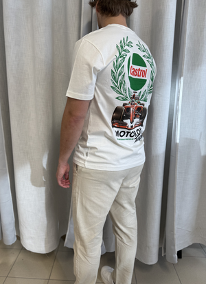 T-SHIRT MED TRYCK OCH AVSLAPPNAD PASSFORM