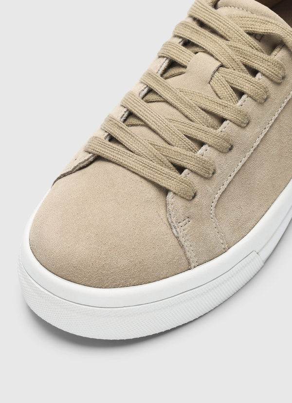 Klassiska sneakers med snörning