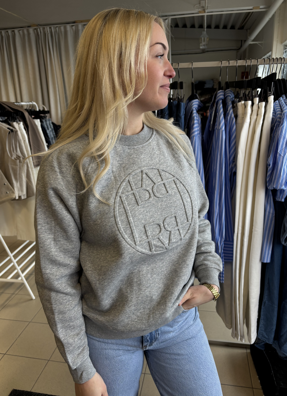 SWEATSHIRT