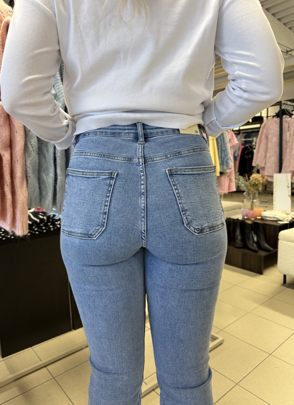 STRETCHJEANS KICKFLARE MED HÖG KOMFORT