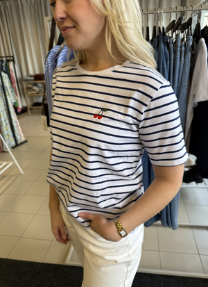 RANDIG T-SHIRT I MJUK BOMULL