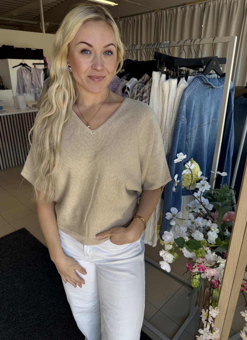 STICKAD TOPP I UNDERBAR KVALITET