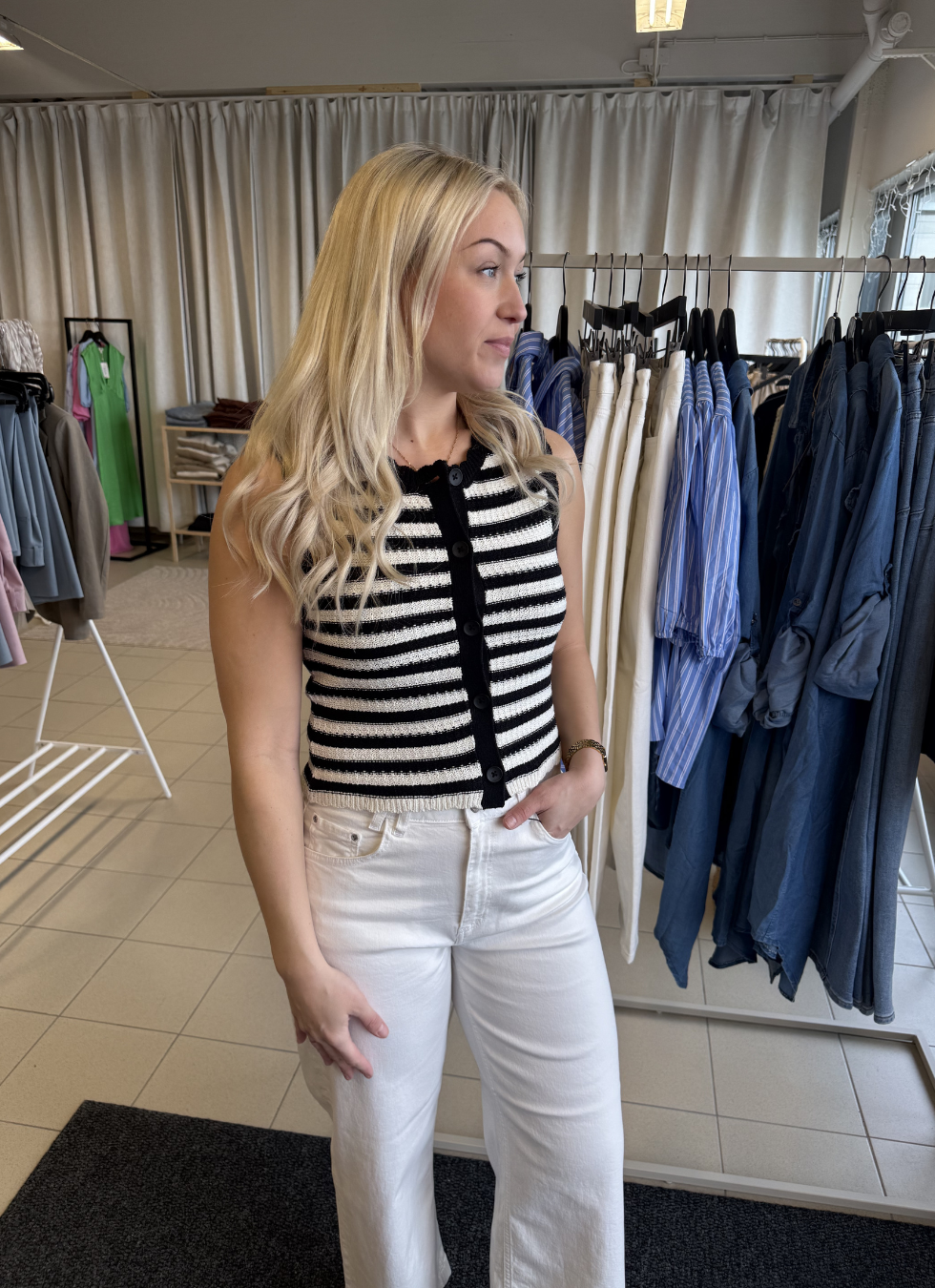 RANDIG STICKAD VÄST