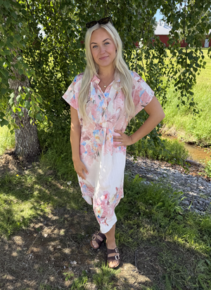 MÖNSTRAD SKJORTKLÄNNING MED BLOMPRINT