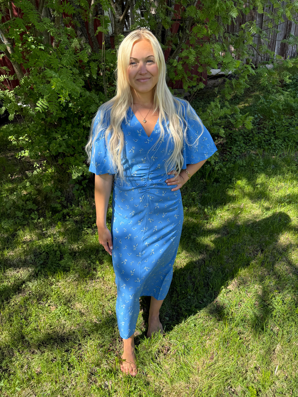 MÖNSTRAD KLÄNNING