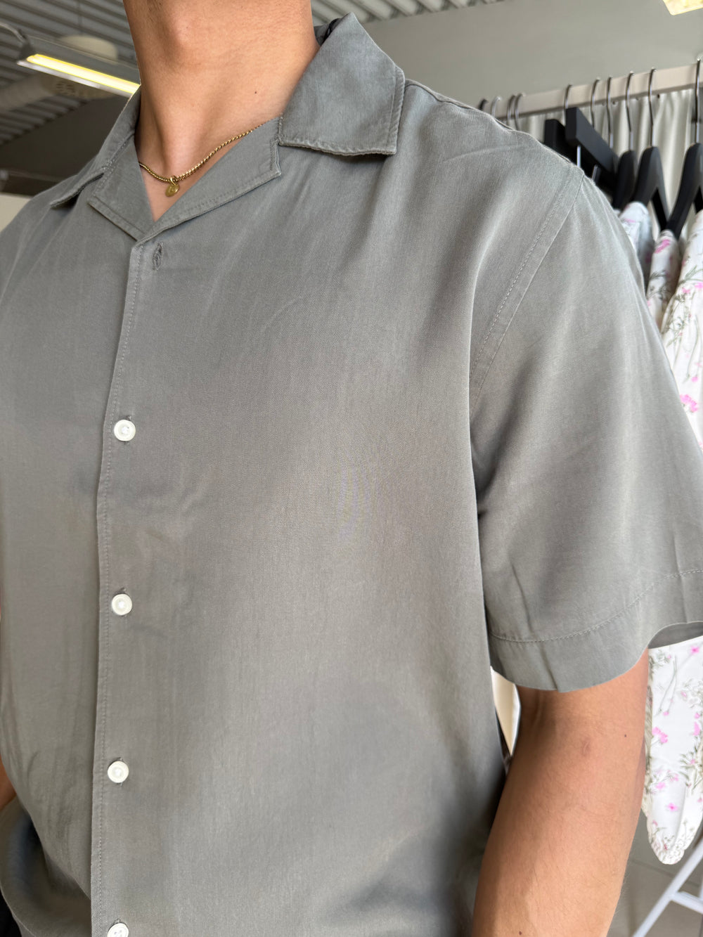 LUFTIG SKJORTA I TENCEL